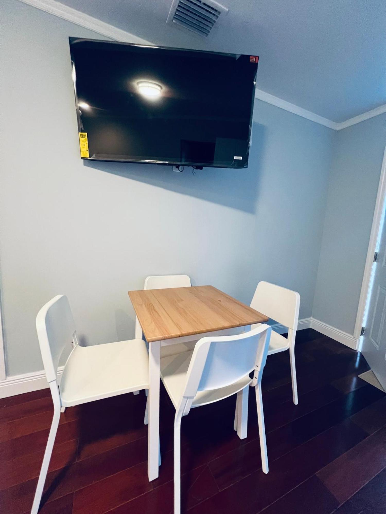 Charming 2br - Near Busch Gardens & Zoo