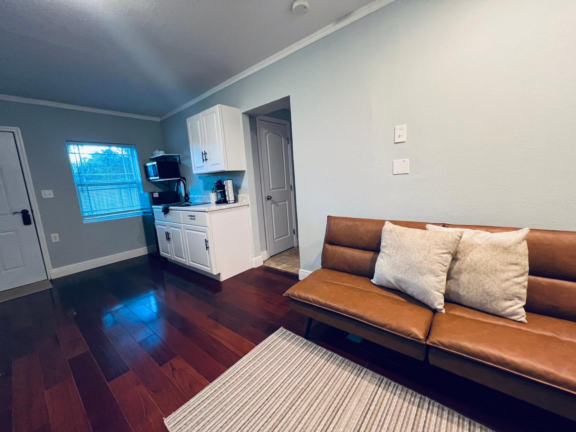 Charming 2br - Near Busch Gardens & Zoo Tampa